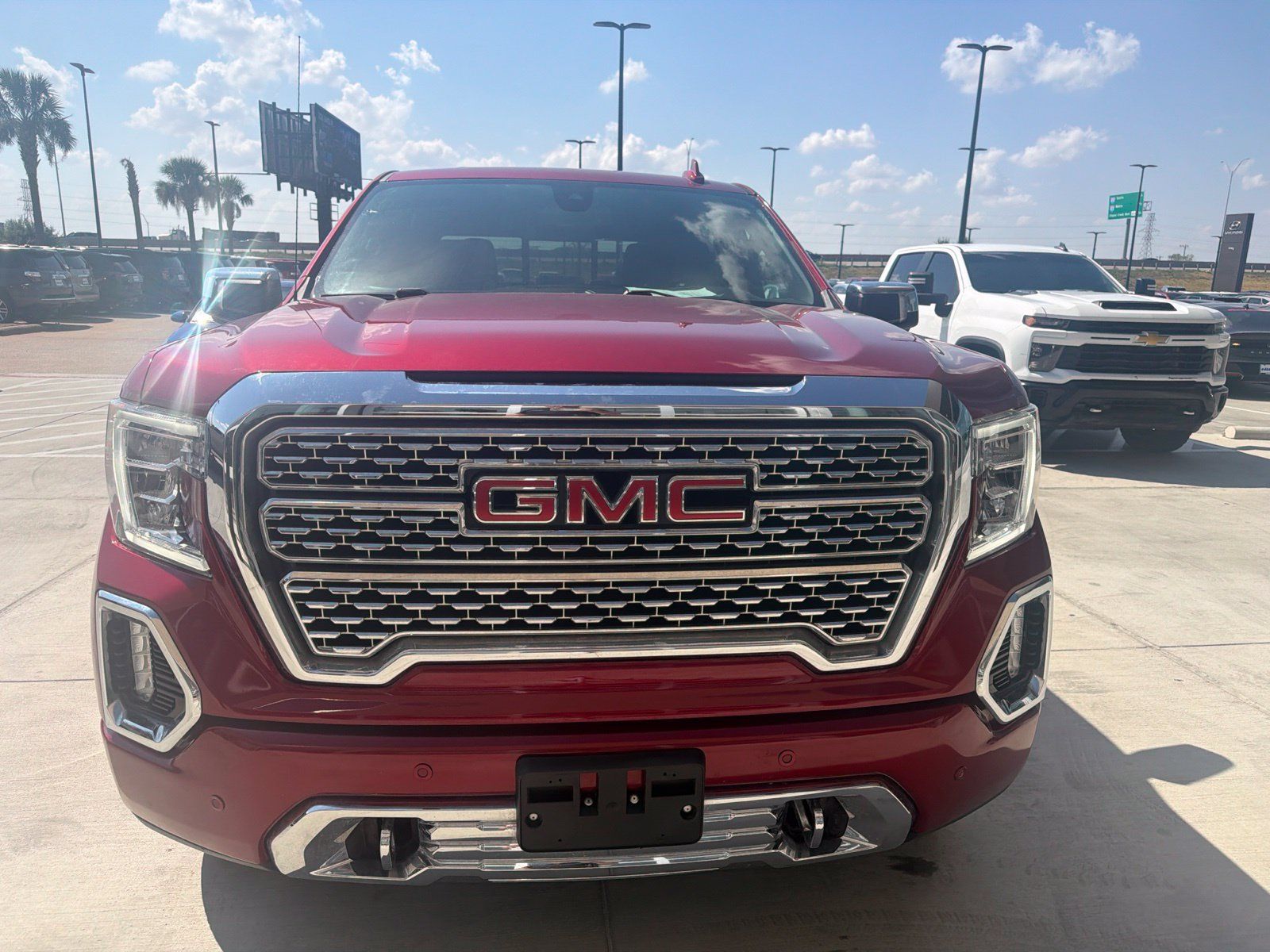 Used 2022 GMC Sierra 1500 Denali w/ Driver Alert Package II AWD/4WD image 2