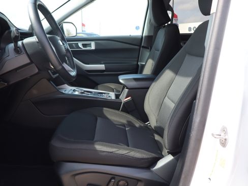 Used 2024 Ford Explorer XLT w/ Class IV Trailer Tow Package image 9