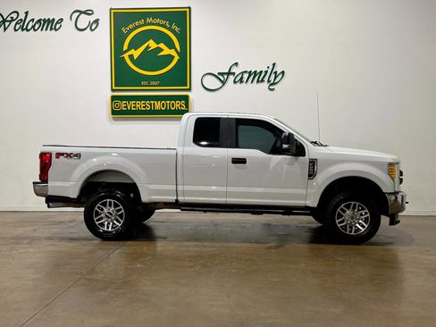 Used 2017 Ford F250 XL w/ Power Equipment Group AWD/4WD image 2