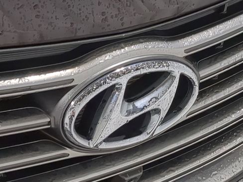 Used 2017 Hyundai Santa Fe Limited w/ Cargo Package AWD/4WD image 15