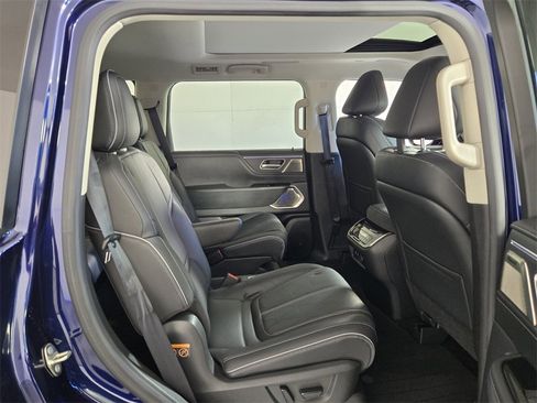 Used 2025 INFINITI QX80 Sensory image 16