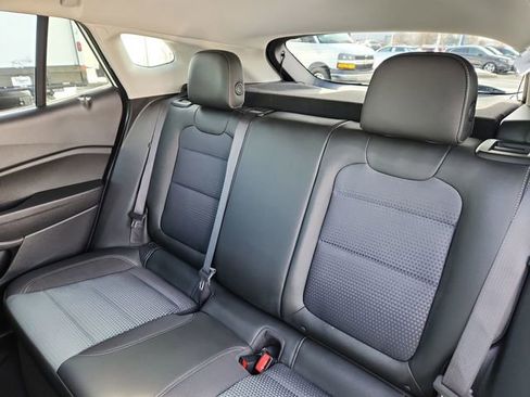 Used 2025 Chevrolet Trax LT w/ LT Convenience Package image 29