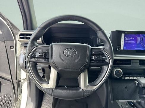Used 2025 Toyota 4Runner SR5 AWD/4WD image 43