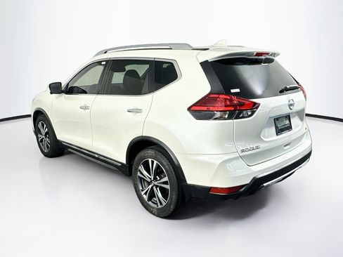 Used 2017 Nissan Rogue SL w/ SL Premium Package FWD image 5