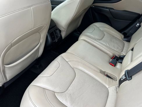 Used 2015 Jeep Cherokee Limited image 12