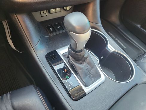 Used 2017 Toyota Highlander LE image 22