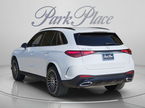 Used 2025 Mercedes-Benz GLC 300 image 3