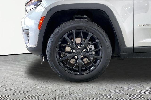 Used 2023 Jeep Grand Cherokee L Laredo w/ Luxury Tech Group I AWD/4WD image 23