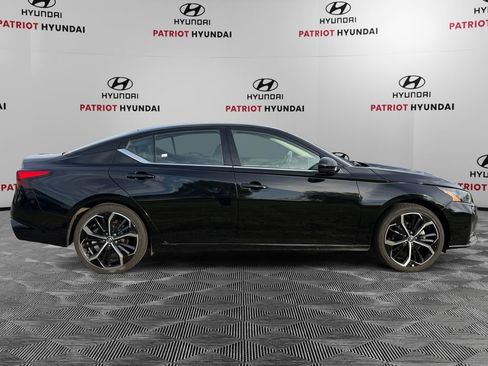 Used 2024 Nissan Altima 2.5 SR w/ SR Premium Package FWD image 2