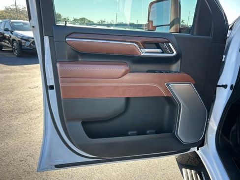 Certified 2025 GMC Sierra 2500 Denali Ultimate w/ Max Trailering Package image 12