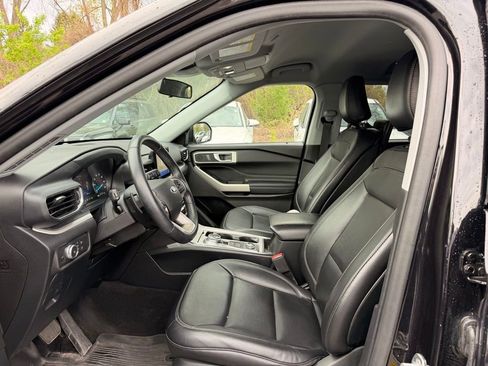 Used 2020 Ford Explorer XLT w/ Equipment Group 202A AWD/4WD image 11