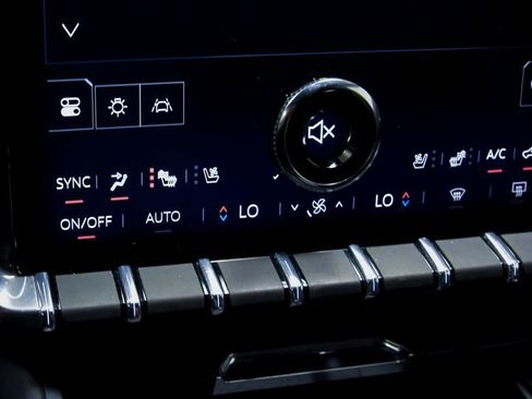Used 2025 GMC Acadia Denali AWD/4WD image 25