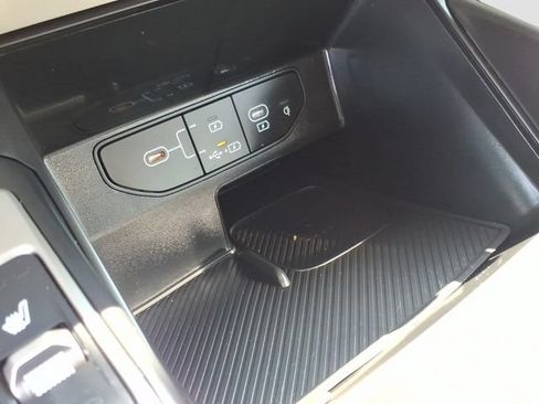 Used 2025 Kia Sorento S FWD image 16