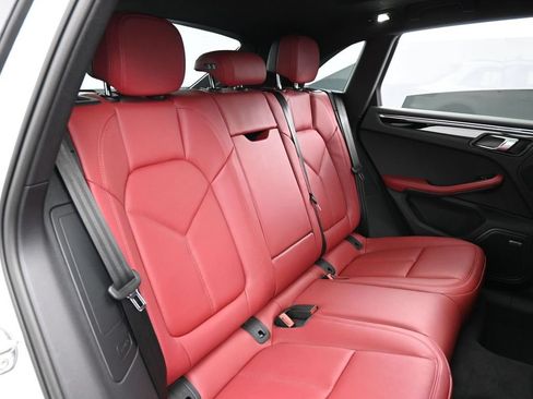 Certified 2026 Porsche Macan AWD/4WD image 27