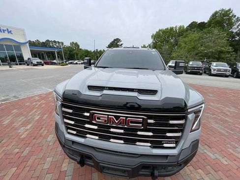 Used 2024 GMC Sierra 2500 AT4X w/ AT4X AEV Edition AWD/4WD image 3