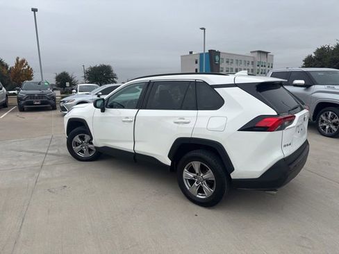 Used 2022 Toyota RAV4 LE image 5