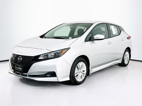 Used 2025 Nissan Leaf S image 3