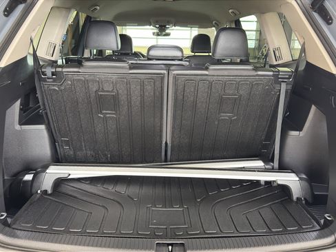 Used 2025 Volkswagen Atlas SE AWD/4WD image 32