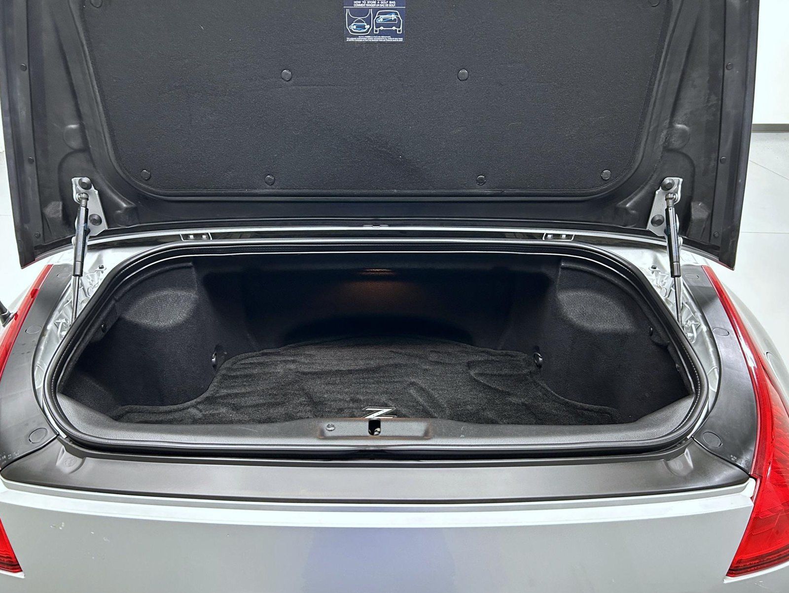 Used 2005 Nissan 350Z Grand Touring RWD image 17