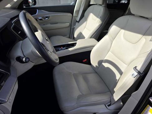 Used 2022 Volvo XC90 T5 Momentum image 17