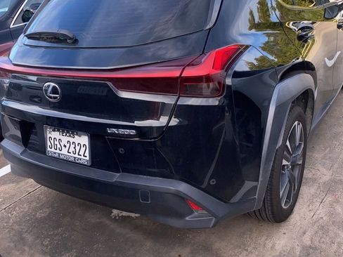 Used 2019 Lexus UX 200 image 3