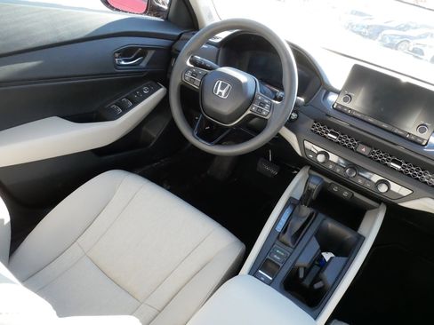 Certified 2025 Honda Accord SE image 9