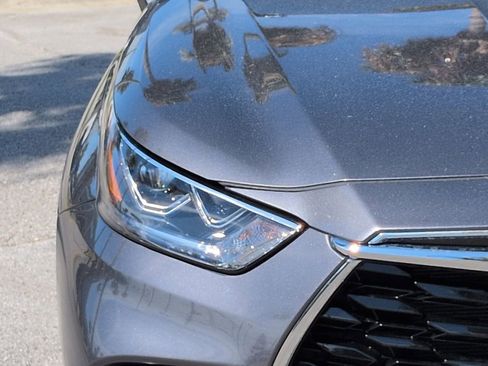 Used 2024 Toyota Highlander Platinum FWD image 9