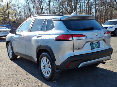 Used 2023 Toyota Corolla Cross LE image 5