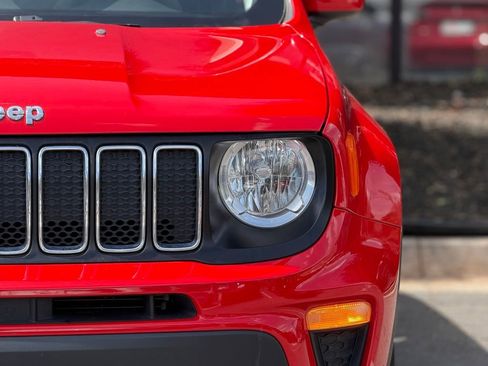 Used 2019 Jeep Renegade Latitude FWD image 5