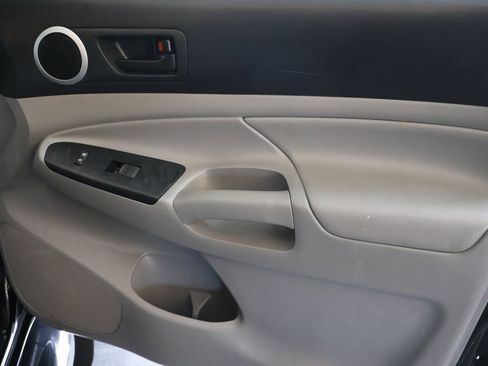 Used 2015 Toyota Tacoma PreRunner image 12