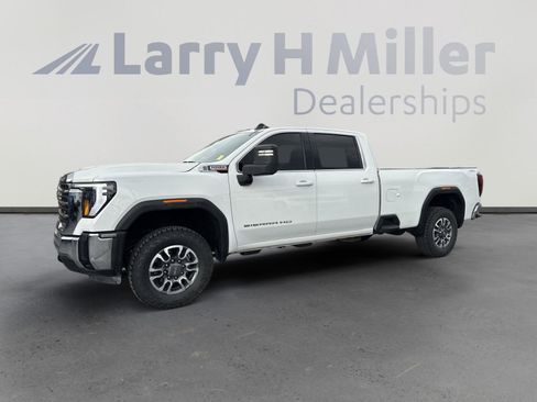 Used 2025 GMC Sierra 3500 SLE w/ SLE Value Package image 5