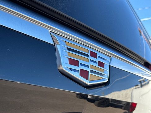 Used 2021 Cadillac Escalade Premium Luxury w/ LPO, Illumination Package image 8