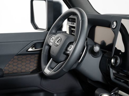 Used 2025 Lexus GX 550 image 26