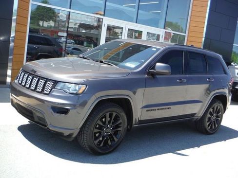 Certified 2018 Jeep Grand Cherokee Altitude AWD/4WD image 1