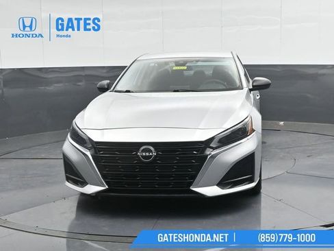 Used 2024 Nissan Altima 2.5 SV image 6