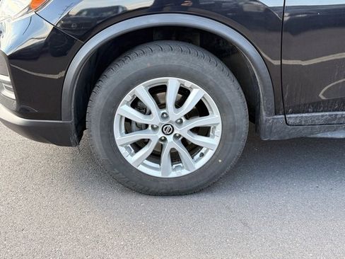 Certified 2019 Nissan Rogue SV image 9