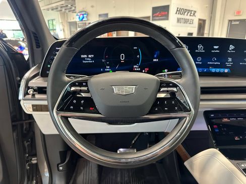 Used 2026 Cadillac Vistiq Luxury AWD/4WD image 18