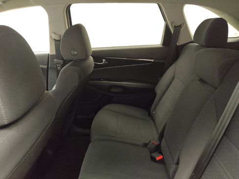 Used 2019 Kia Sorento L image 18