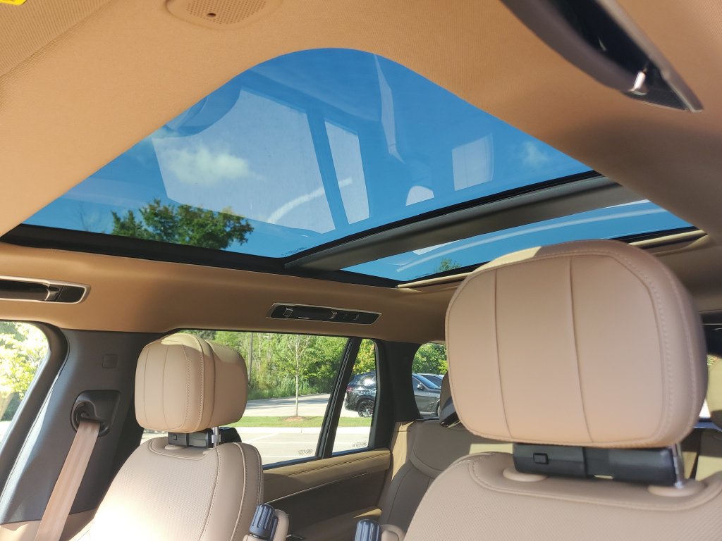 New 2026 Land Rover Range Rover Long Wheelbase SE AWD/4WD image 13