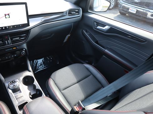 New 2025 Ford Escape ST-Line w/ Tech Pack #1 image 29