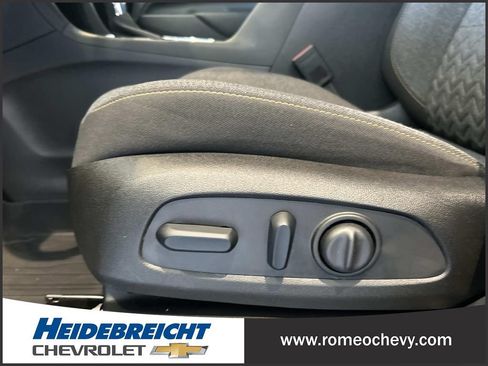 Used 2023 Chevrolet Equinox LT FWD image 14
