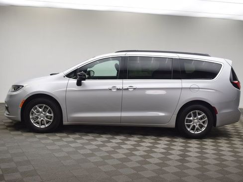 New 2026 Chrysler Pacifica Select image 13