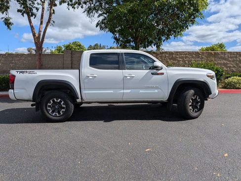 Used 2019 Toyota Tacoma TRD Off-Road w/ Technology Package RWD image 10
