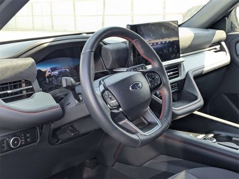 Used 2025 Ford Explorer ST-Line w/ ST-Line Street Pack image 4