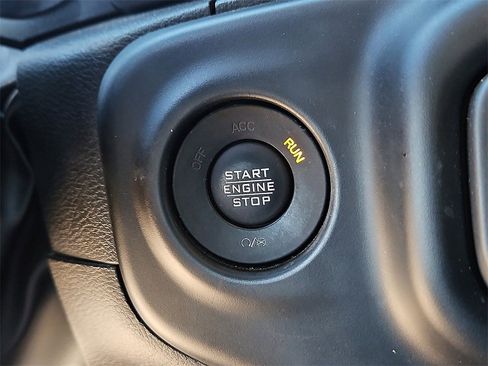 Used 2023 Jeep Gladiator Willys image 24