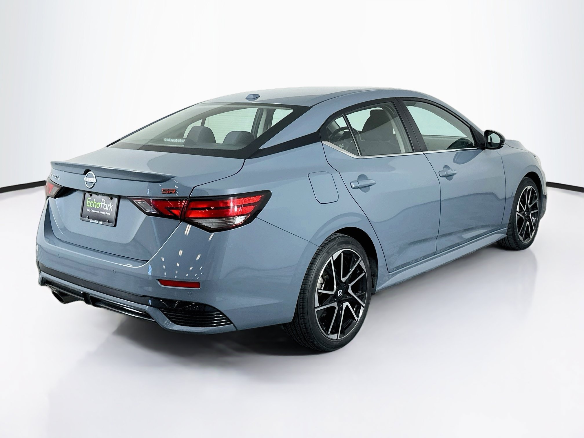 Used 2025 Nissan Sentra SR FWD image 9