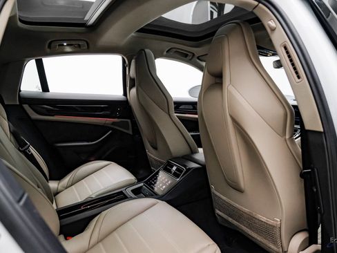 Used 2025 Porsche Panamera w/ Premium Package image 69