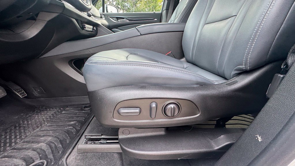 Used 2023 Buick Enclave Essence FWD image 21