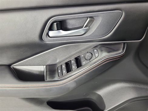 Certified 2025 Nissan Rogue SV image 9