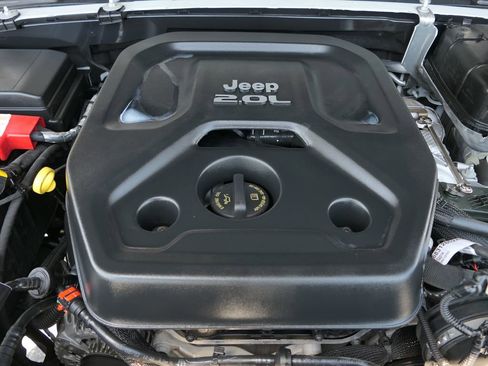 Used 2022 Jeep Wrangler Unlimited Sahara AWD/4WD image 27